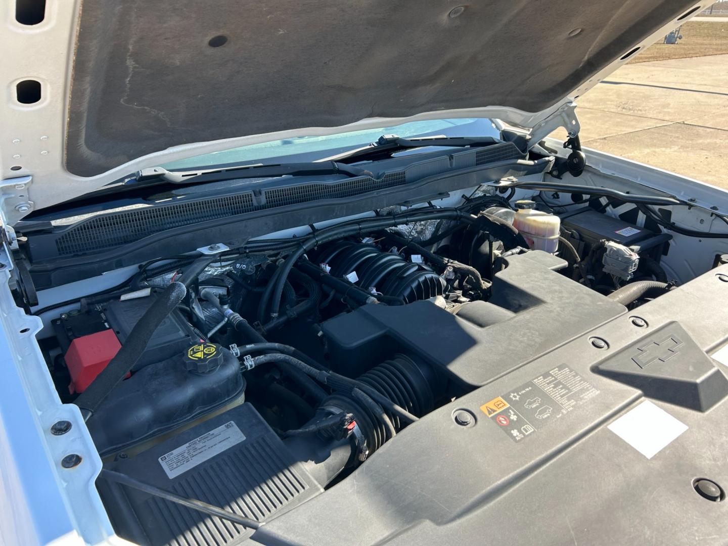 2015 White /Gray Chevrolet Silverado 1500 Work Truck Double Cab 2WD (1GCRCPEC1FZ) with an 5.3L V8 OHV 16V engine, 6-Speed Automatic transmission, located at 17760 Hwy 62, Morris, OK, 74445, (918) 733-4887, 35.609104, -95.877060 - 2015 CHEVY SILVERADO HAS THE 5.3L V8 AND IS RWD. IT FEATURES A KEYLESS ENTRY REMOTE, POWER WINDOWS, POWER MIRRORS, POWER LOCKS, AM/FM STEREO, PANDORA RADIO, AUX PORT, USB PORT, TRACTION CONTROL, CRUISE CONTROL, BACK UP CAMERA, BED COVER, BED LINER, AND HITCH. IT RUNS ON CNG (COMPRESSED NATURAL GAS) - Photo#20